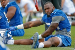 Darius Leonard randomly changes tire for SC woman