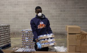 Lincoln (PA) basketball players volunteer to help those affected by COVID-19