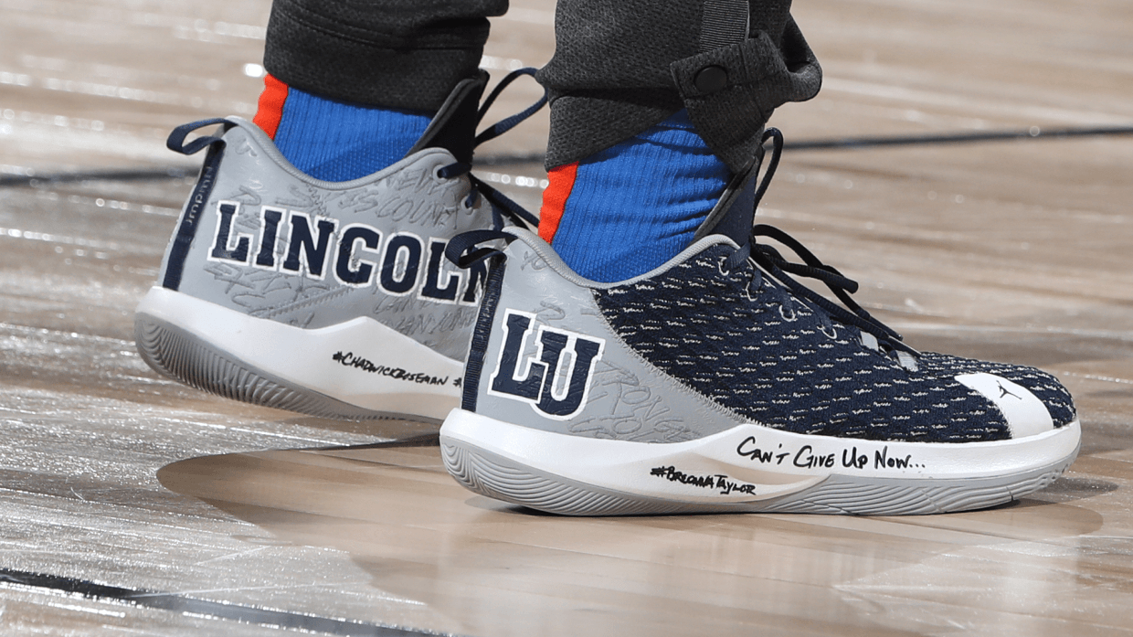 Chris Paul wearing Lincoln (MO) shoes