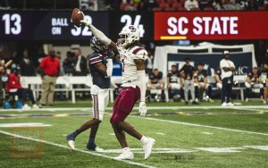 Shaq Davis, a tall and speedy receiver, declares for NFL Draft