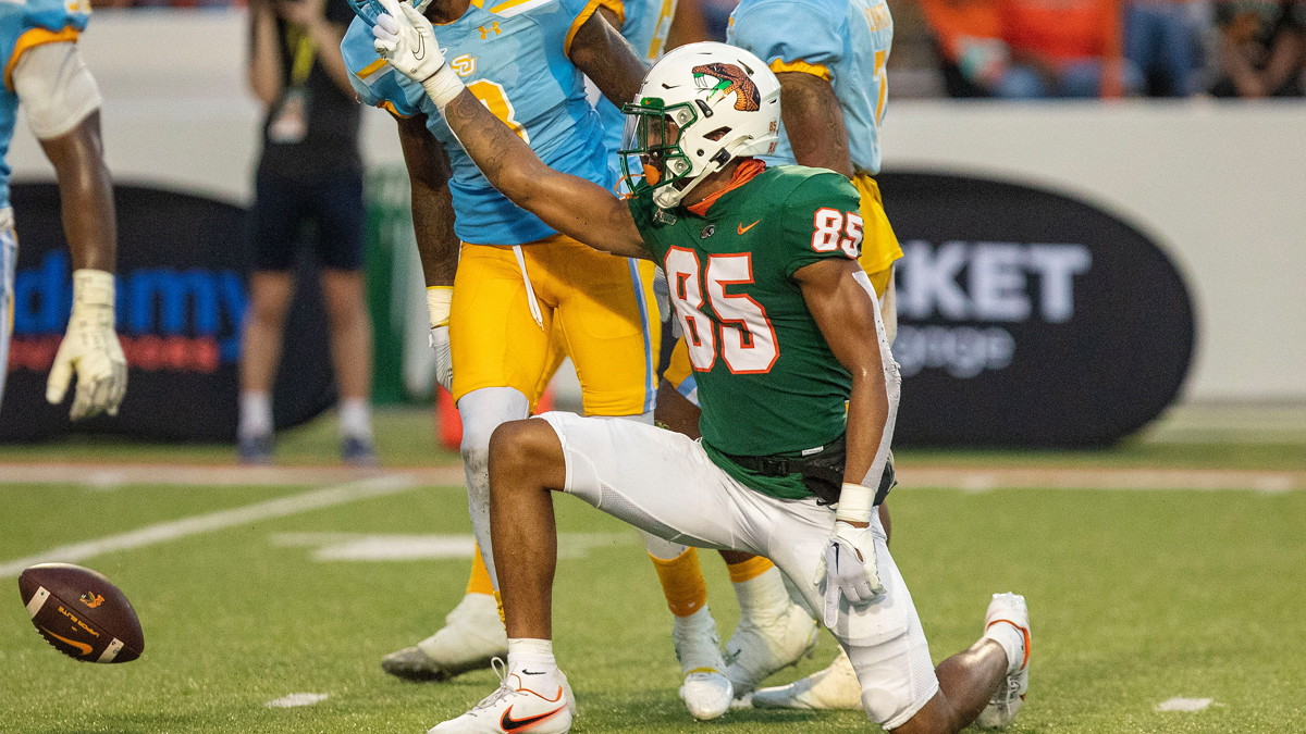 Florida A&M breaks through late tie for 12-6 victory against Southern -  Florida A&M