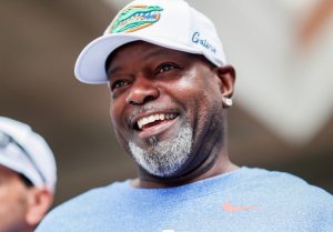 Emmitt Smith sets a trend other athletes should follow