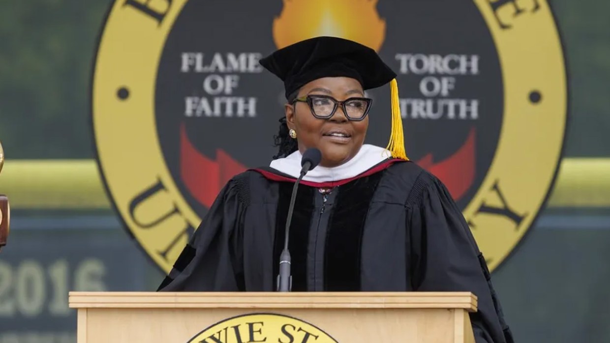 Wanda Durant mother of Kevin Durant speaks at Bowie State