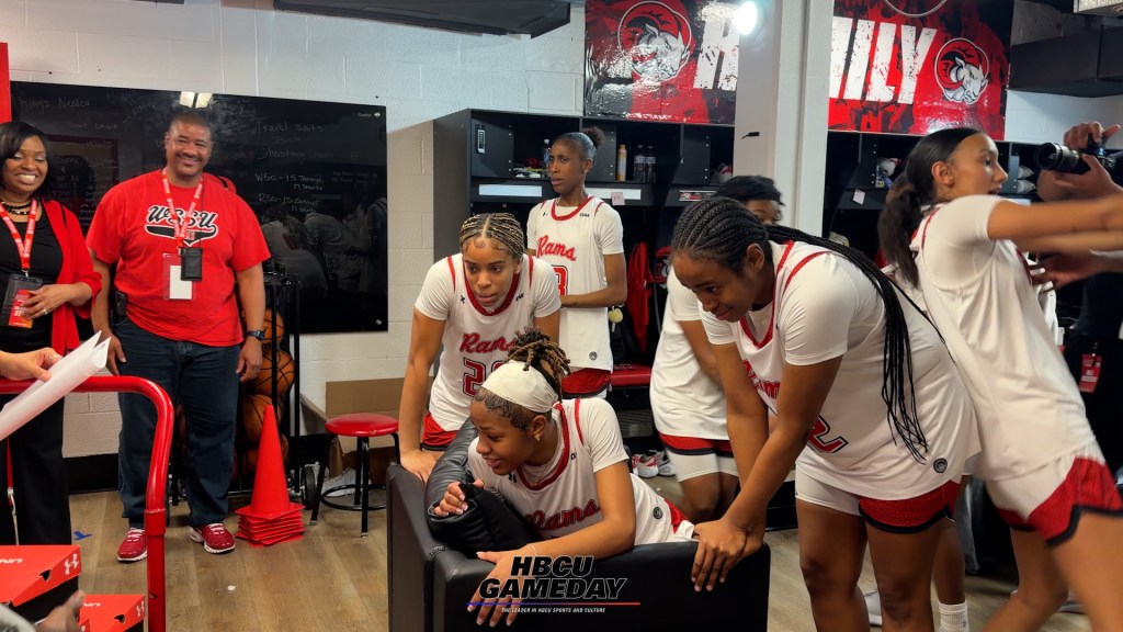 WSSUwomenlookatShoes